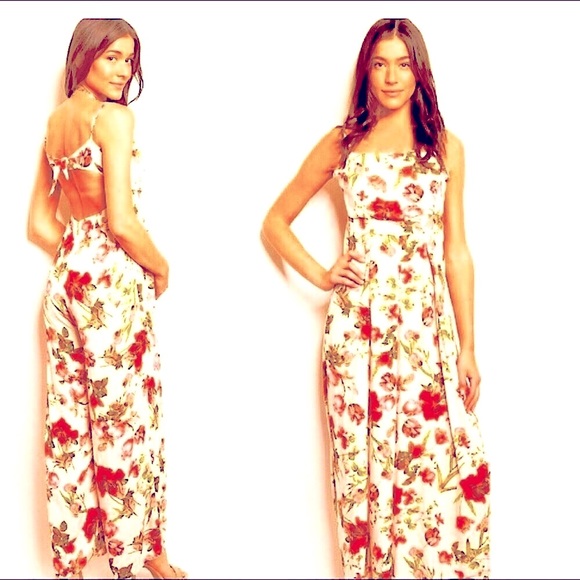 NWT Pretty Jumpsuit Floral Halter Jumper Playsuit - Picture 2 of 4